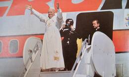 Papa San Juan Pablo II on arrival in Mexico
